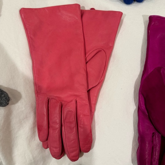 Bundle of 5 gloves and 1 scarf - Picture 3 of 9